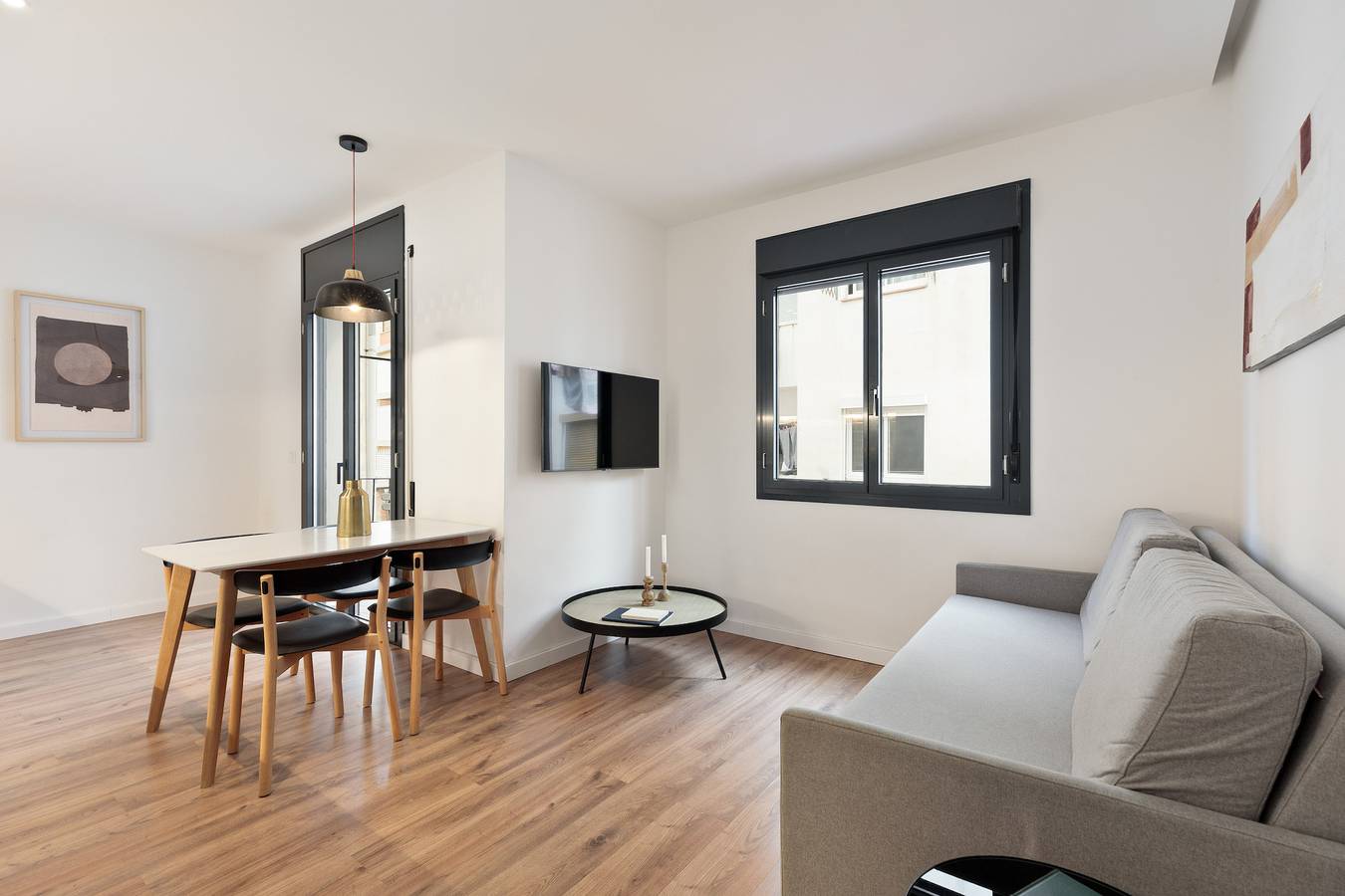 Entire apartment, Urban Chill | 2-Bedroom Apartment with Balcony in Hospitalet de Llobregat, l'Hospitalet de Llobregat