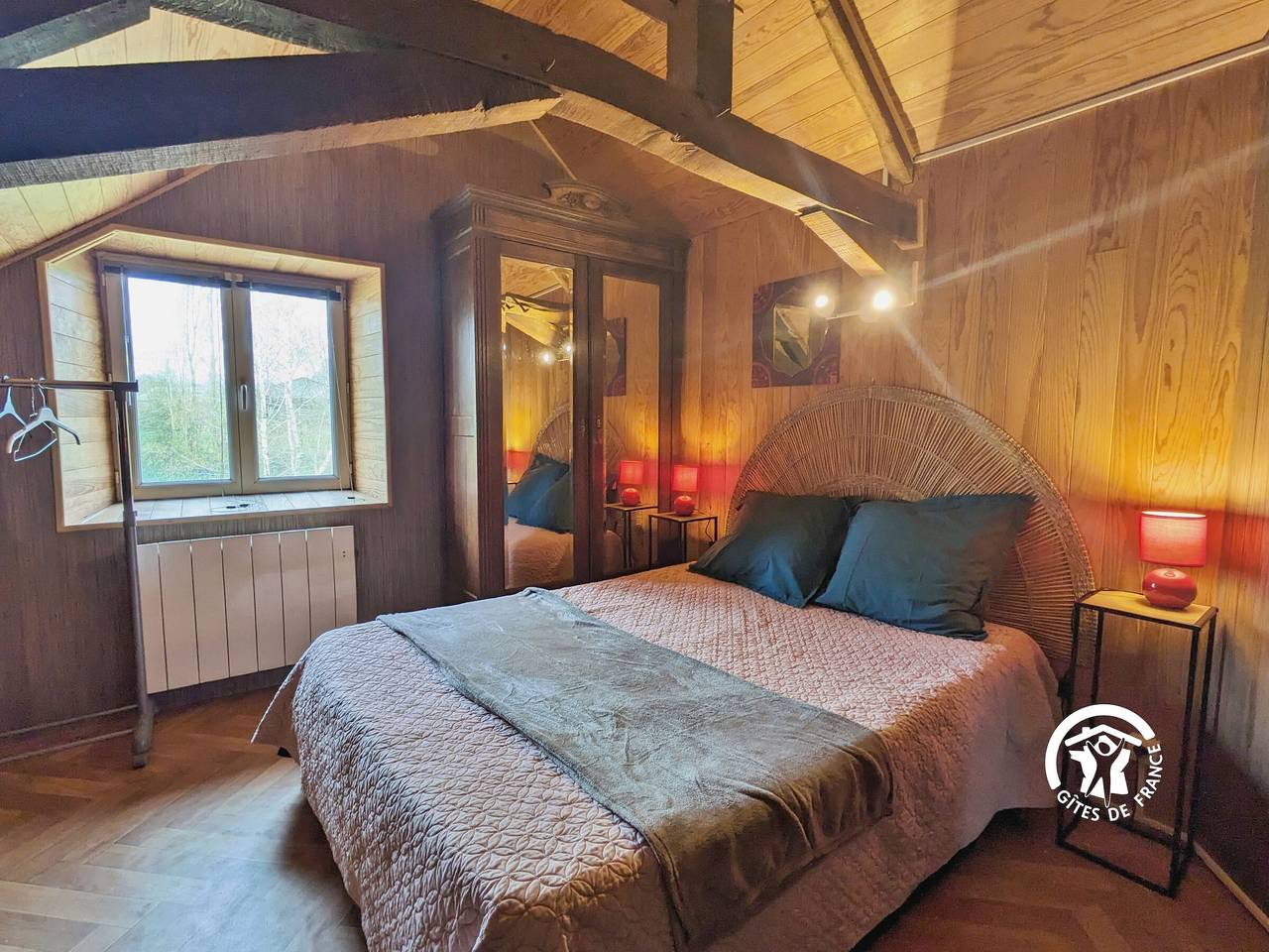 Gîte 6 pers. avec cheminée, pêche privée, et grand jardin clôturé – à 8 km de la Gravelle in Ruillé-le-Gravelais, Mayenne