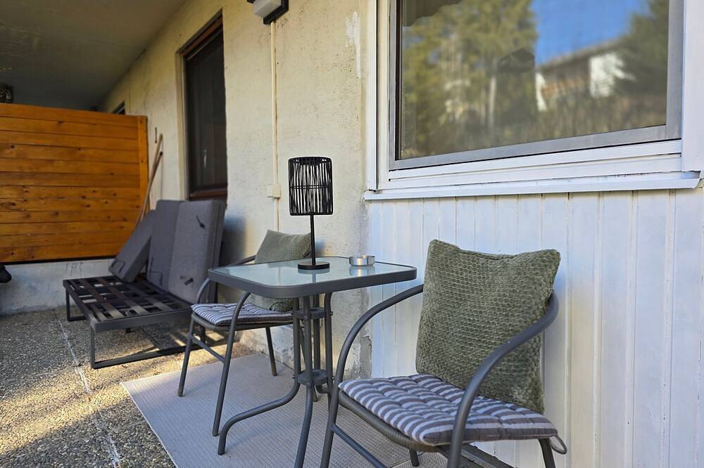 Ganze Wohnung, Apartment 'Lake Loft Salzburg' mit privater Terrasse und eigezäuntem Garten in Seeham, Bezirk Salzburg-Umgebung