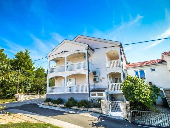 Ferienwohnung für 4 Personen, mit Balkon und Terrasse in Starigrad