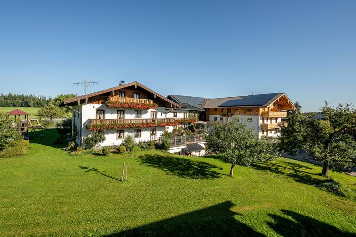 Ganze Ferienwohnung, Wimmerhof - Ferienwohnung "Hartsee", 44 qm Obergeschoss, 1 separates Schlafzimmer in Höslwang, Chiemsee