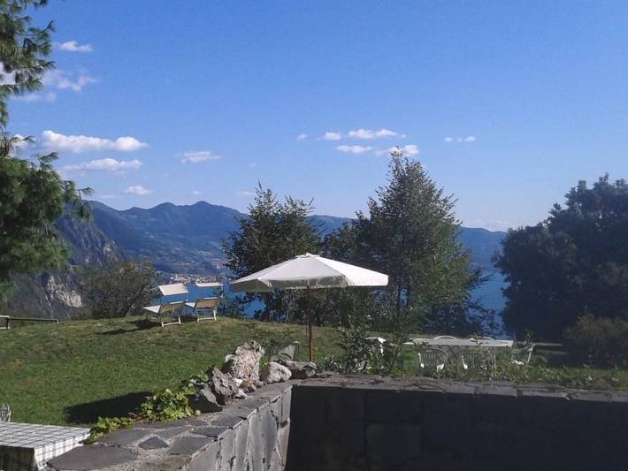In Panoramalage in Solto Collina in Comune di Solto Collina, Lago d'Iseo