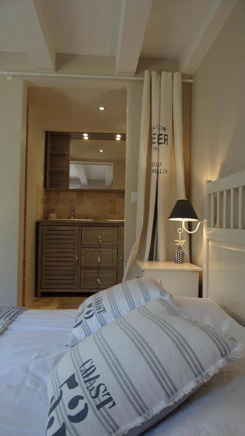 Chambre d’hôte pour 3 personnes, avec sauna et piscine ainsi que jardin et terrasse à Uzès - 4