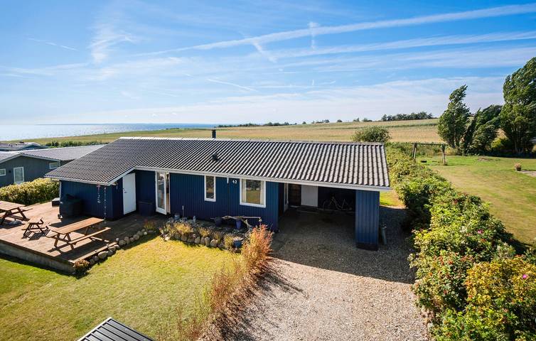 Feriehus for 6 personer, med terrasse og have - 1