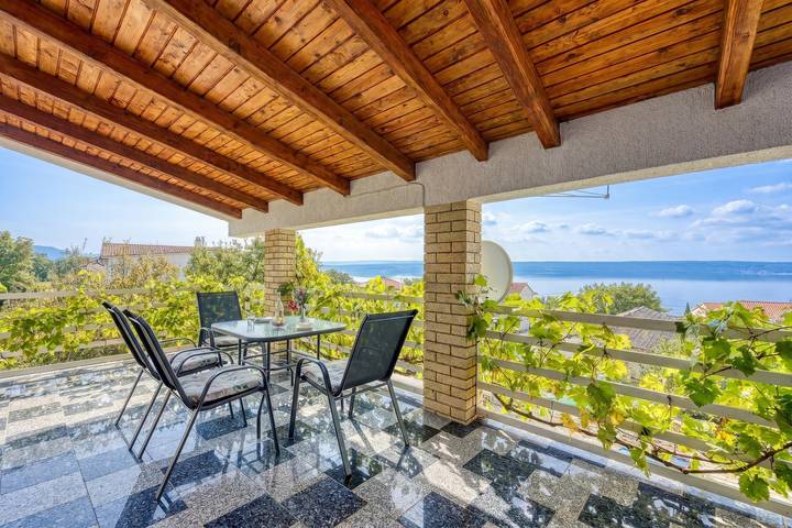Ferienwohnung für 4 Personen, mit Meerblick und Terrasse sowie Kinderpool in Maslenica