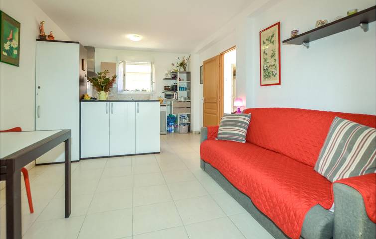 Acogedor apartamento junto a la playa con piscina y terraza in Prunete, Cervione