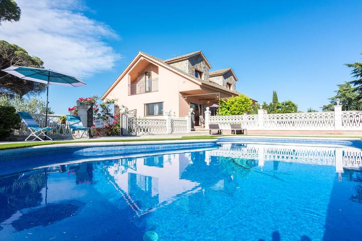 Casa de vacaciones para 10 personas, con Balcón además de Terraza y Jardín en Tordera