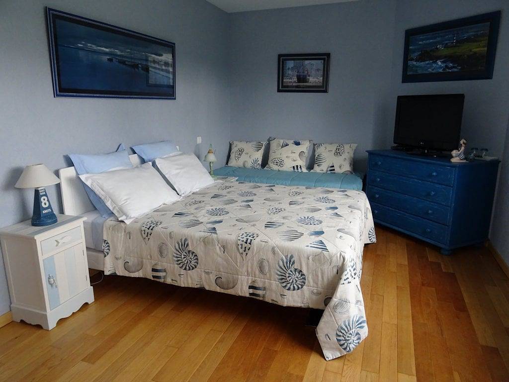 La petite Girardière à 10 min des Sables d'Olonne - Chambre Bleue in Talmont-Saint-Hilaire, Vendée
