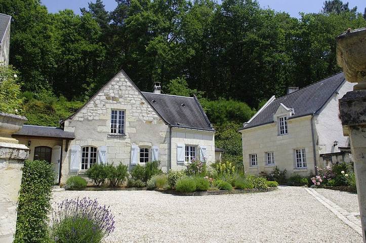 Chambre d’hôte pour 2 personnes, avec piscine et jardin, animaux acceptés à Rigny-Ussé