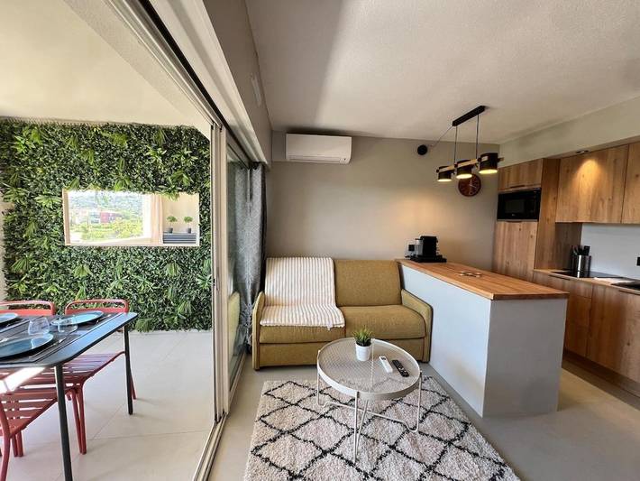 Appartement de vacances pour 4 personnes, avec piscine ainsi que balcon et vue