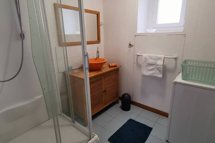 Gîte pour 2 personnes, avec terrasse et jardin dans Plage Pors Carn - 4