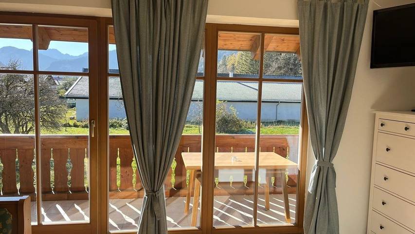 Ferienwohnung für 2 Personen, mit Balkon und Ausblick, mit Haustier im Mittenwald