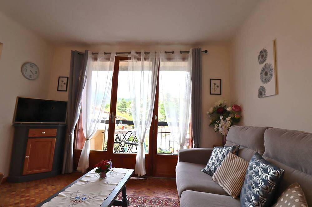 Entire apartment, Beau T2 Avec Terrasse Garage Et Vue Degagee A Vernet Les Bains in Vernet-les-Bains, Parc naturel régional des Pyrénées catalanes