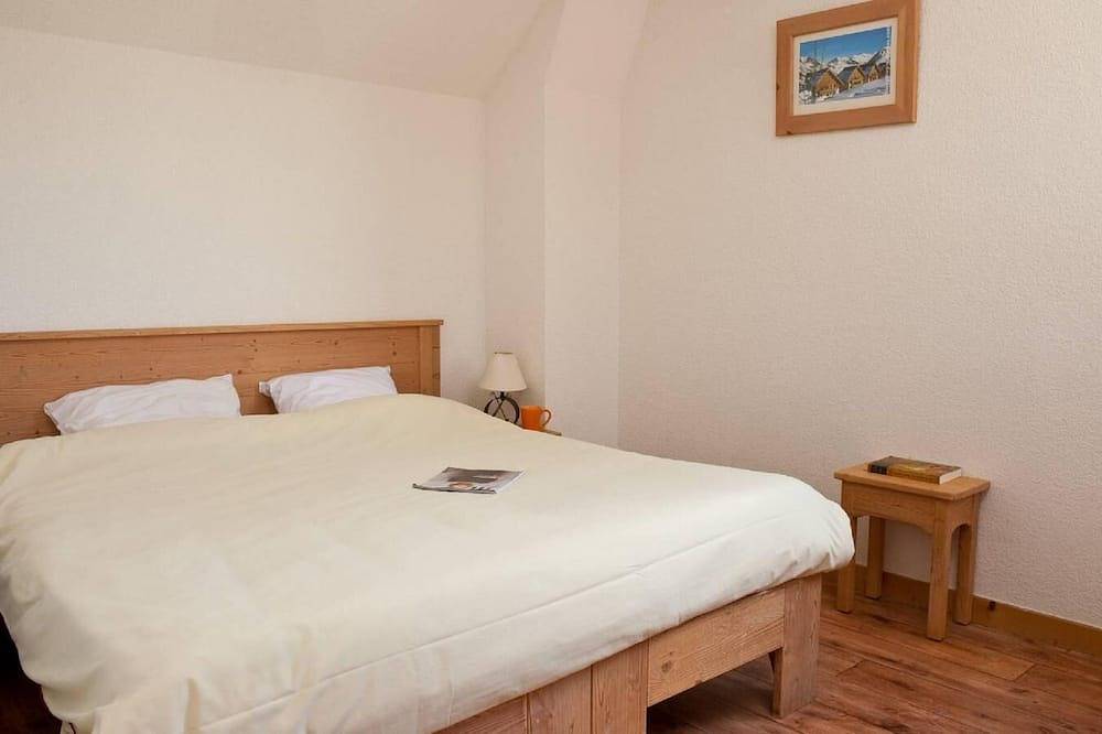 Entire apartment, Wifi, 300m from ski slopes, Ground floor, fitness, swimming pool, sauna, terrace, balcony, parking in La Féclaz, Les Déserts