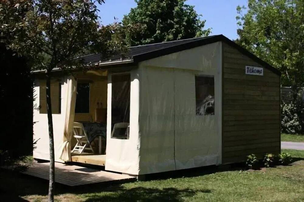 Mini 21-2 (>10 ans) - Sans Sanitaire, 2 ch (lits sup), env 21m² - Max 4 Adultes / 5 personnes in Carnac, Côte des Mégalithes