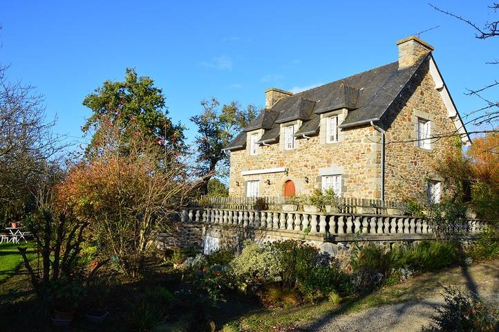 Gîte pour 8 personnes, avec Terrasse ainsi que Jardin et Vue à Saint-Briac-sur-Mer