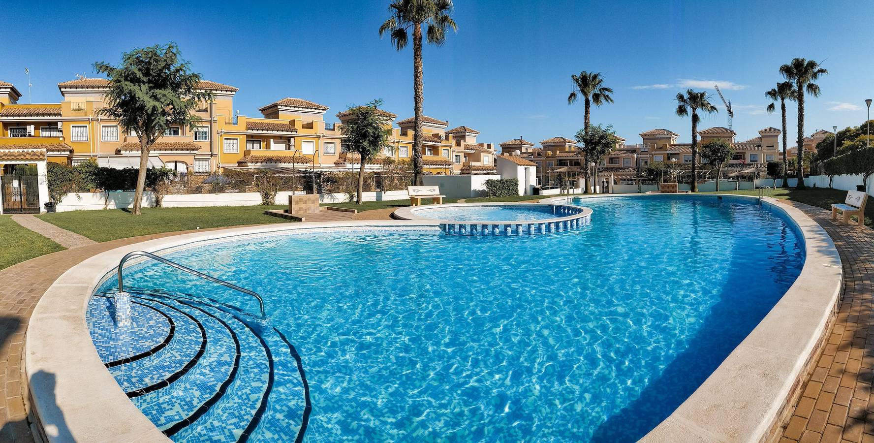 Vakantiehuis 'Mooie 3 Bed Villa in Torrevieja' met zeezicht, zwembad & Wi-Fi in Las Calas, Torrevieja