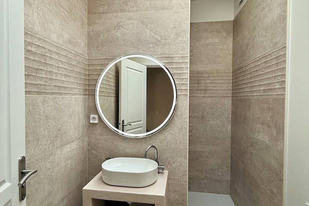 Le Patio, 10 minutes from Béziers and 20 minutes from Pézenas in Pailhès, Region de Béziers