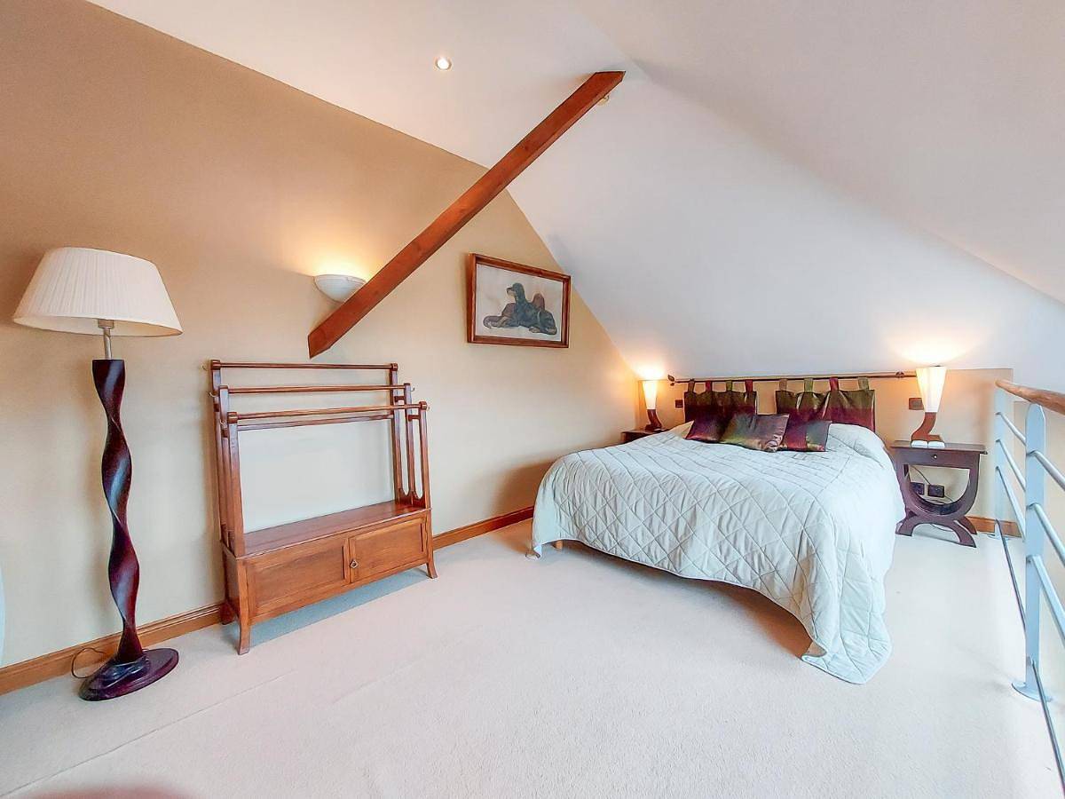 Double Room with Private Bathroom in Varaville, Région de Caen