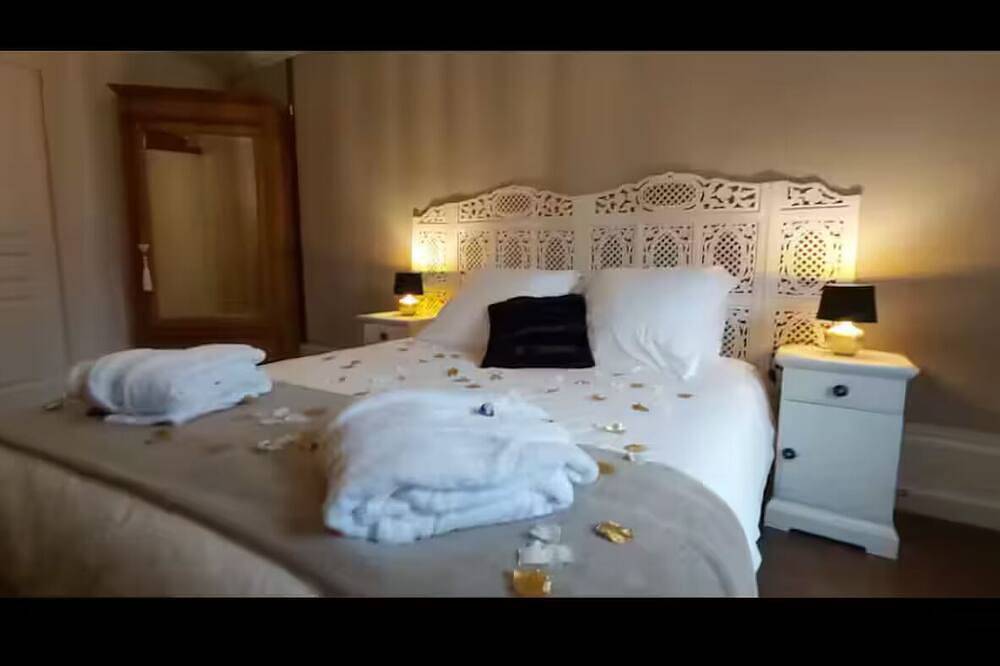 Entire apartment, Suite Eden private jacuzzi in Chaumont, Haute-Marne