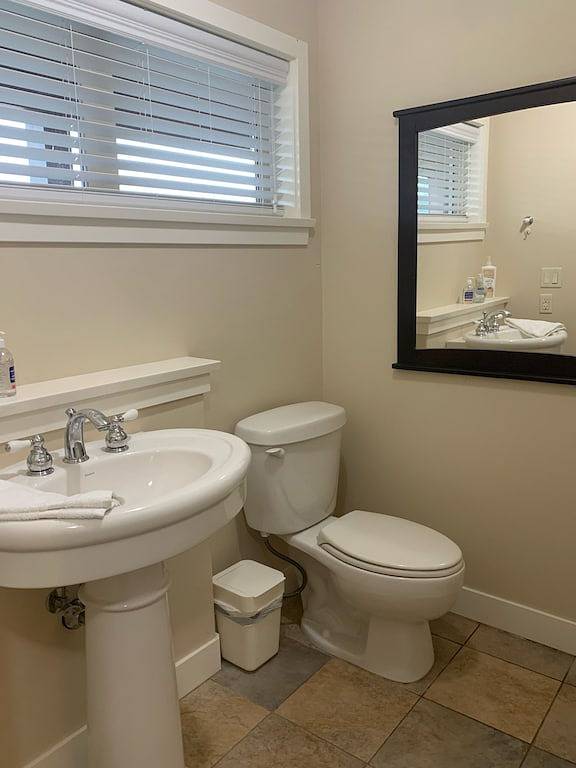 Ganze Wohnung, Deluxe 2 floor Lakefront Condo with Pool in West Kelowna, Crystal Mountain