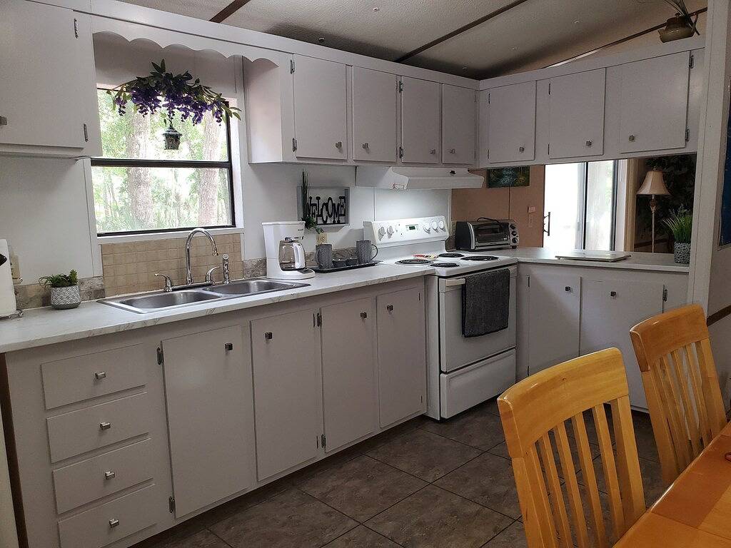 1-1/2 acre Park like wooded setting. Clean 3/2 with plenty of parking. in Homosassa, Citrus County