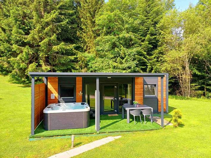 Vakantiehuis voor 4 personen, with tuin and whirlpool as well as sauna and zwembad in Slovenië