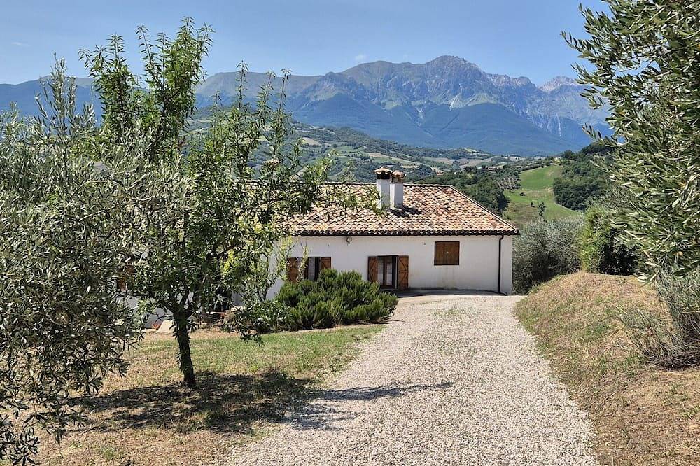 Apartamento entero, Newly renovated apartment, ideal for relaxing, nature lovers and walkers \n\n in Castiglione Messer Raimondo, Gran Sasso