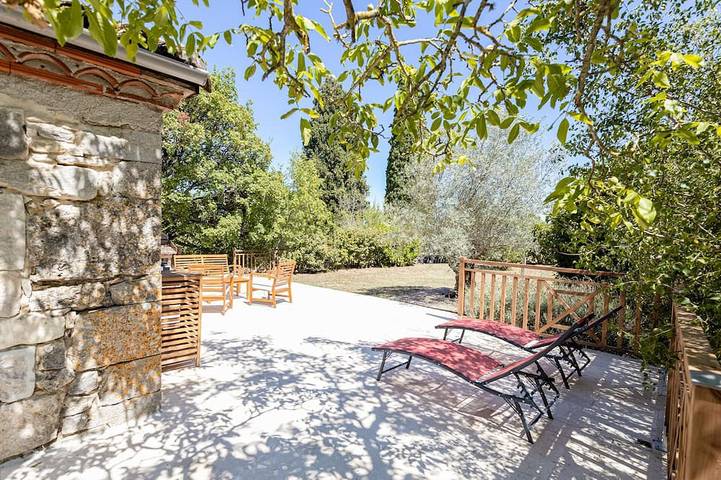 Gîte pour 4 personnes, avec Terrasse et Jardin à Valroufié