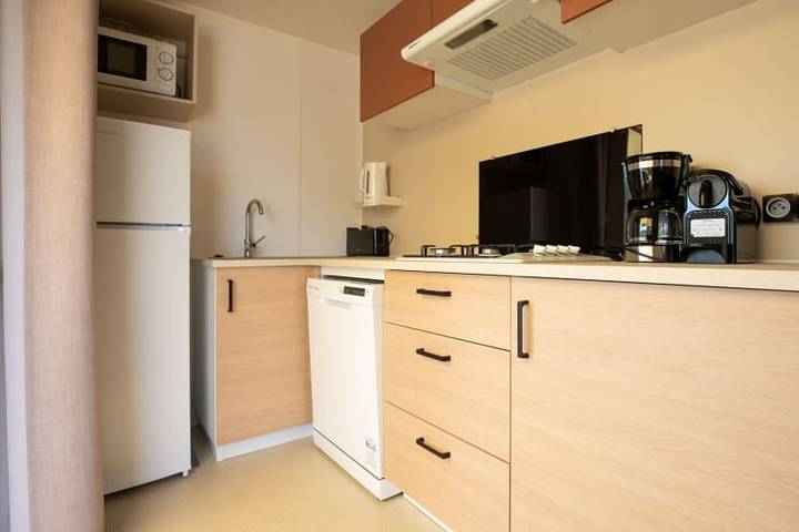 Caravane pour 4 personnes, avec vue sur le lac ainsi que terrasse et balcon/terrasse à Le Muy - 4