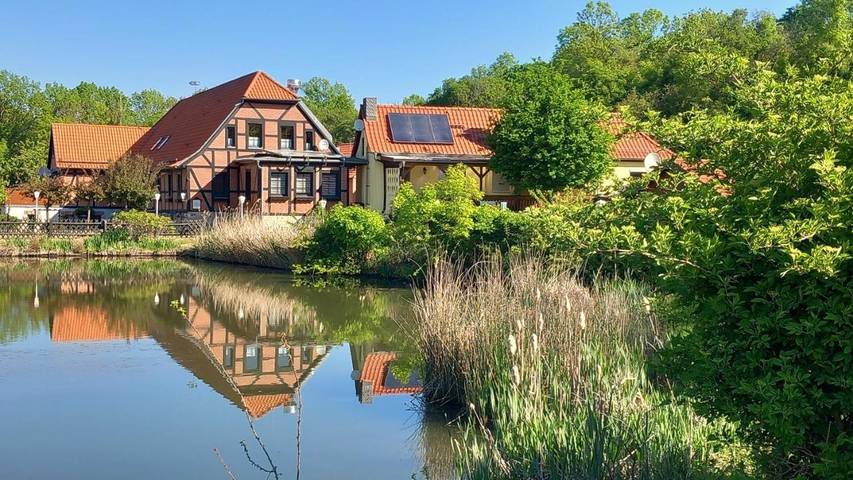 Gästehaus, mit Terrasse und Garten sowie Pool
