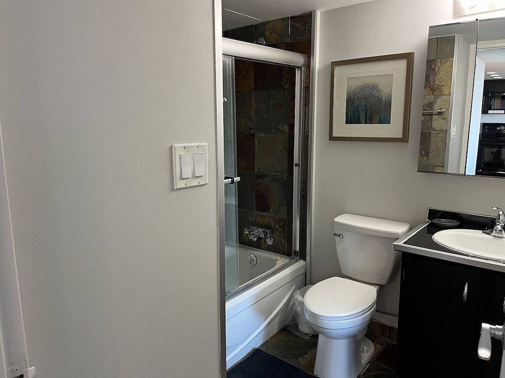 Ganze Wohnung, Beautiful One Bedroom Condo at Checkmate Hill Condominiums in Red Deer