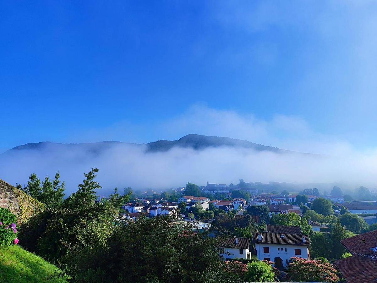 Auberge du Pèlerin Gîte de charme en pierre avec vue sur les montagnes in Saint-Jean-Pied-de-Port, Région de Bayonne