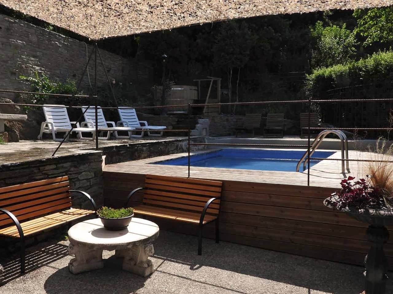 Independent small cottage, 6 km from La Seu d'Urgell and 21km from Andorra. in les Valls de Valira, Catalan Pyrenees