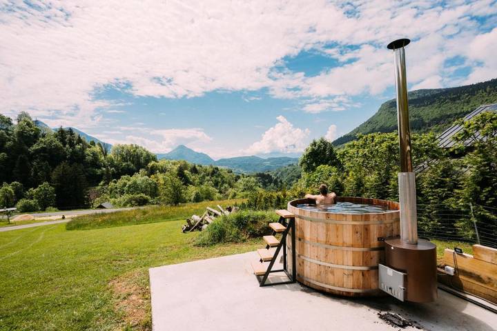 Location de vacances pour 15 personnes, avec vue et jardin, adapté aux familles à Thoiry (Savoie) - 3