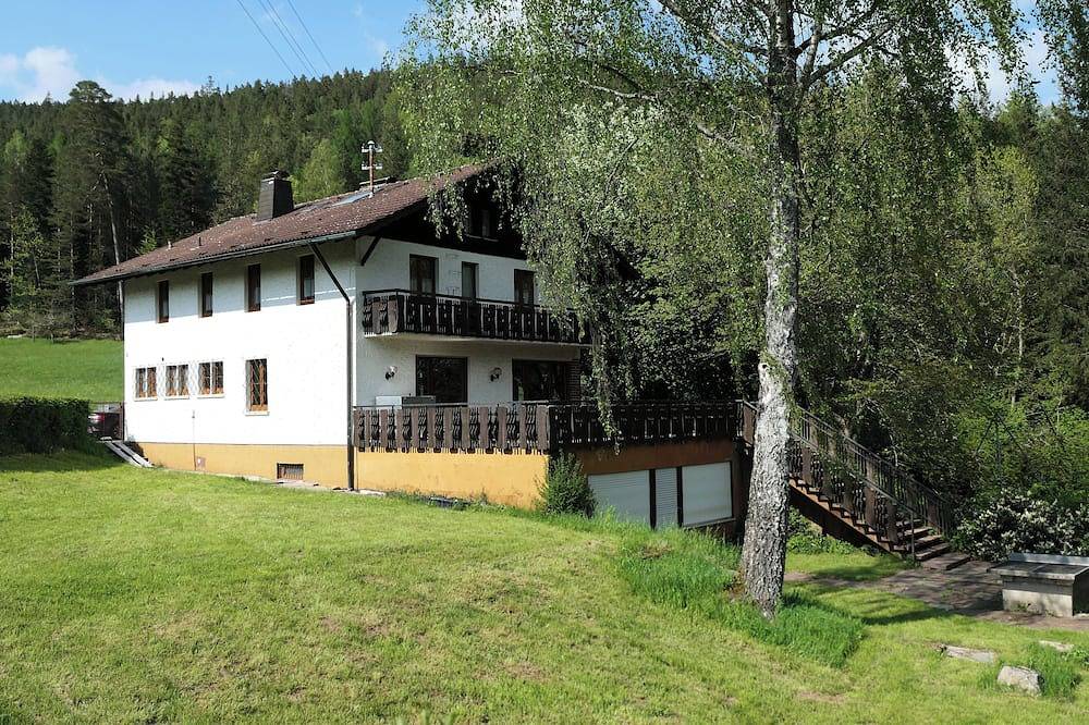 Freizeitheim \"Wilhelm-Kiefer-Haus\" mit großem Grundstück, Feuerstelle, Tennisplatz in Bad Wildbad, Nordschwarzwald