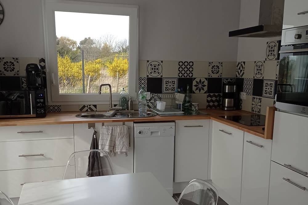 3* House With Garden And Terrace (sleeps 8) in Pont-L'Abbe in Pont-l'Abbé, Côte de Cornouaille