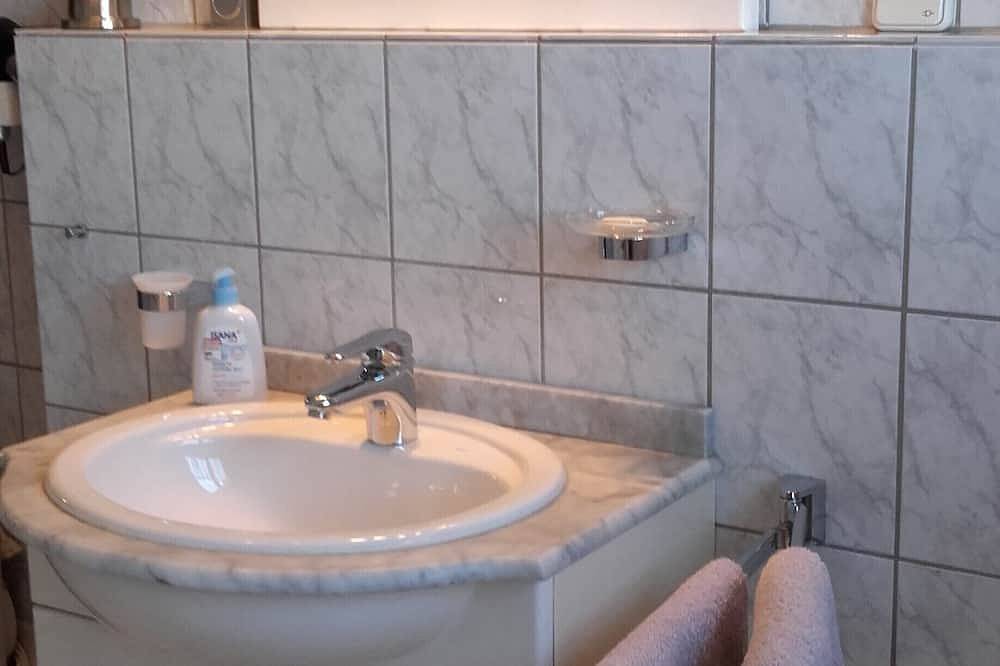 Ganze Wohnung, Romantisch Wohnen im Landhausstil - Raum Essen/Düsseldorf/Wuppertal/Hattingen in Langenberg (Velbert), Velbert