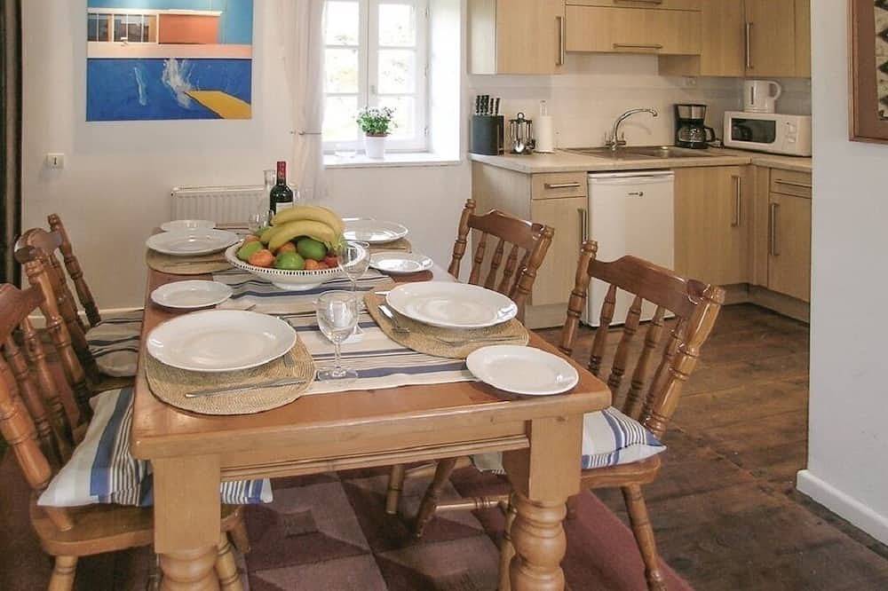 Cottage set in grounds of 25 acres with lake in Augignac, Regionaler Naturpark Périgord-Limousin