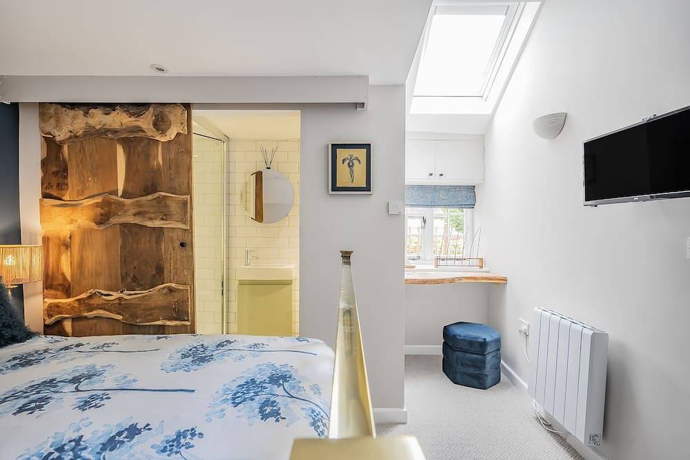 The Old Stables  - sleeps 2 guests  in 1 bedroom in Charmouth, Dorset