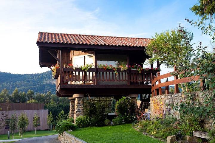 Ganze Wohnung, Kleines Ferienhaus mit Pool in der Nähe des Meeres in Ea, Bizkaia