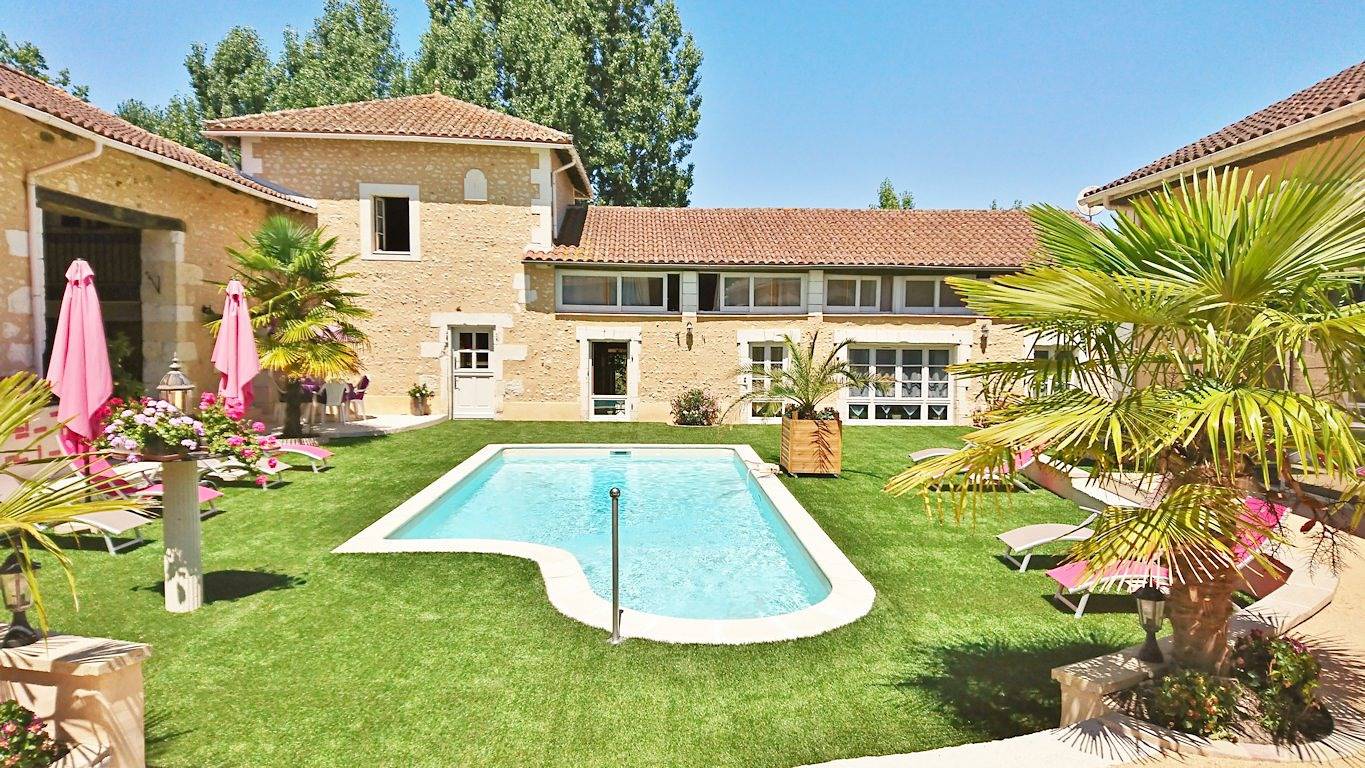 Chambre d’hôte pour 2 personnes avec jacuzzi in Saint-Sulpice-de-Roumagnac, Périgord Vert