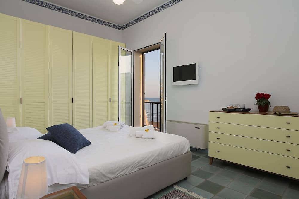 Appartement entier, Appartement lumineux avec vue sur la plage et accès direct à la mer in Marina di Ragusa, Province de Ragusa