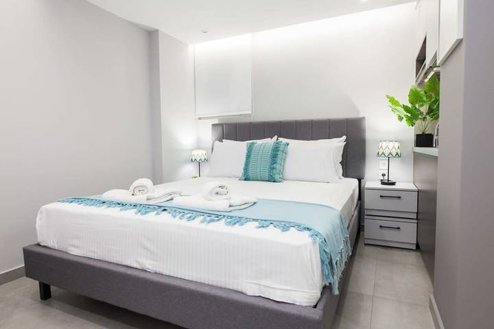 Vacation rental for 2 people, with yard in Athens
