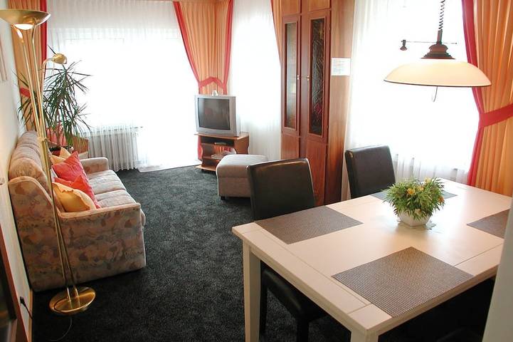 Ferienwohnung für 4 Personen, mit Terrasse und Balkon/Terrasse in Reichsburg Cochem