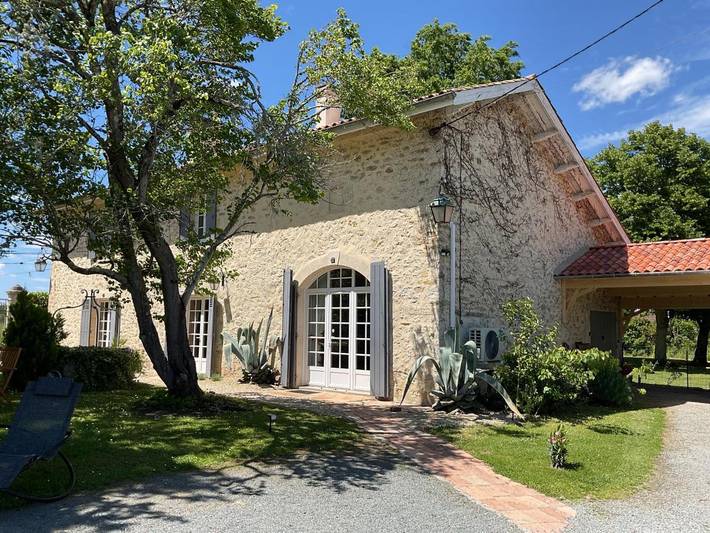 Location de vacances pour 4 personnes, avec jardin dans Berthez