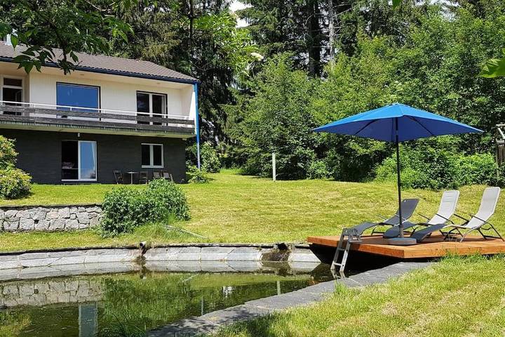 Ferienhaus für 8 Personen, mit Garten und Ausblick sowie Sauna und Seeblick in Rickenbach