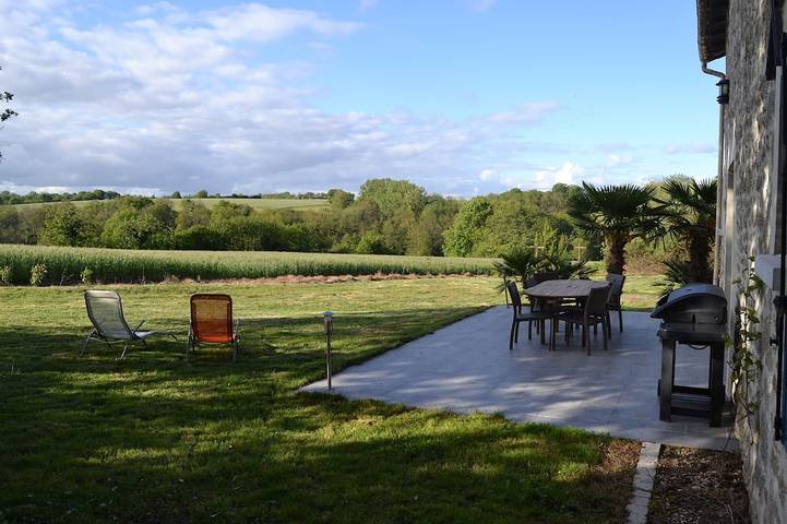 Gîte pour 8 personnes, avec terrasse et jardin à Bournezeau