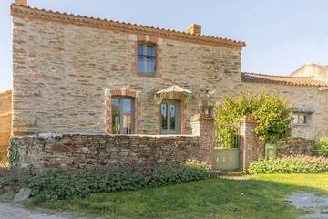 Gîte pour 6 personnes, avec jardin à Rouans
