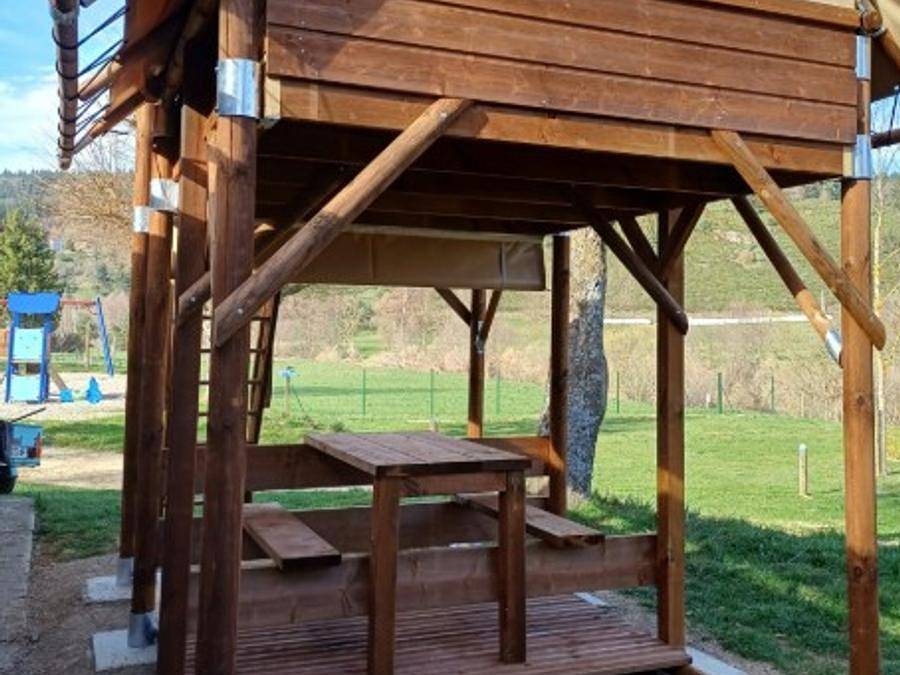 Camping D'auberoche - Tente en toile et en bois 2 personnes - Tente Bivouac sur pilotis bois et toile, sans sanitaires pour 2 personnes in Le Change, Périgord Blanc
